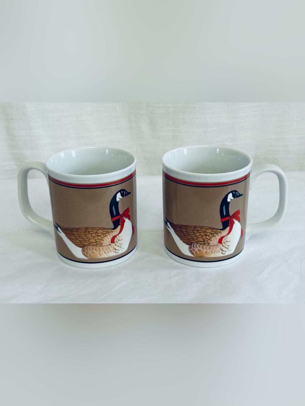Vintage Curzon Beige Goose Accent Mugs - Set of 2